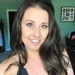 Meet your Posher, Lorie